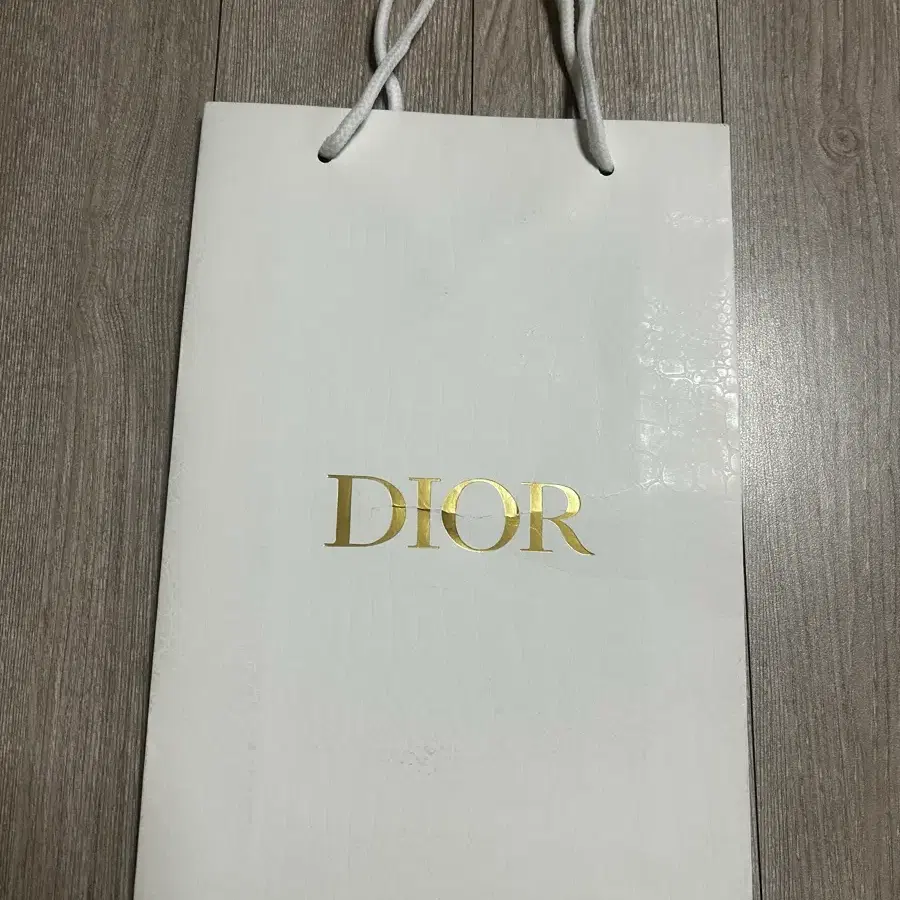 디올 Dior 쇼핑백 판매합니다.