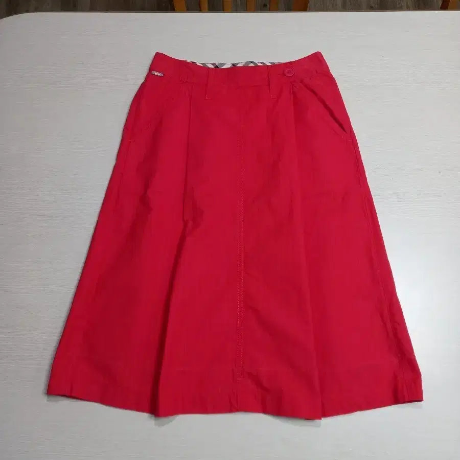 28 BURBERRY LONDON Italy 미디스커트 레드 28-980
