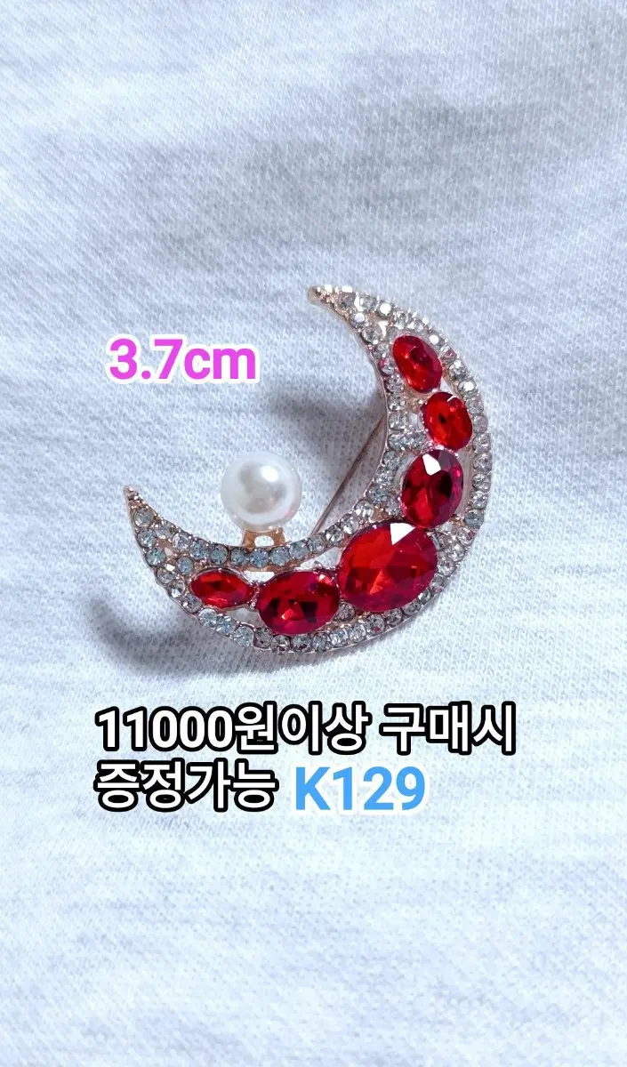 * 레드큐빅 진주 달 브로치 K129