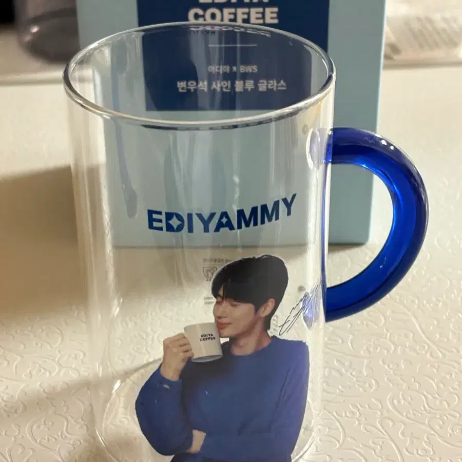 (포스터 포함) 이디야 변우석 사인 블루 글라스 머그컵