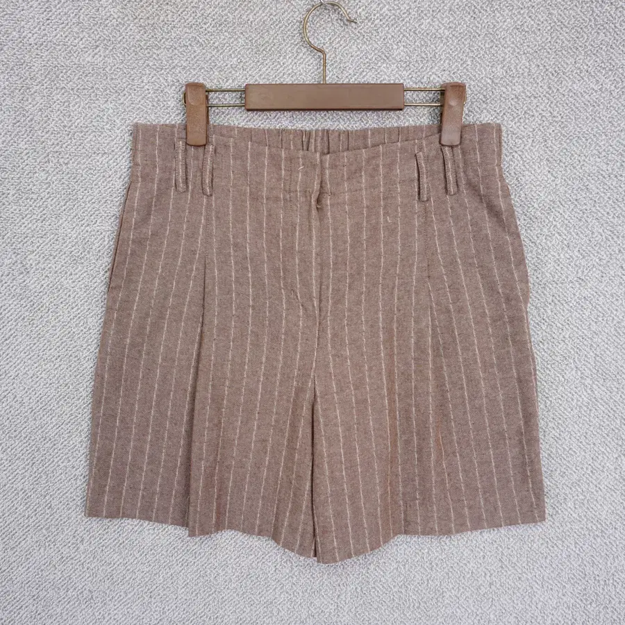 더엣지 여성 원턱 코튼 린넨 뒷밴딩 반바지 88size