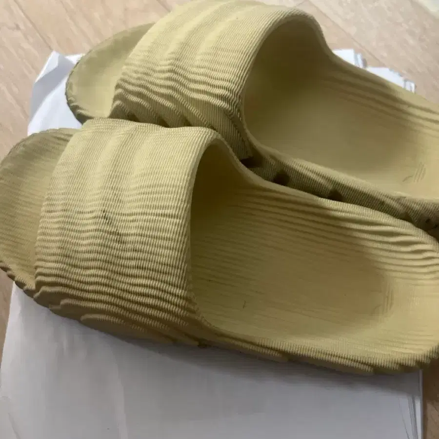 아디다스 아딜렛 22 슬리퍼