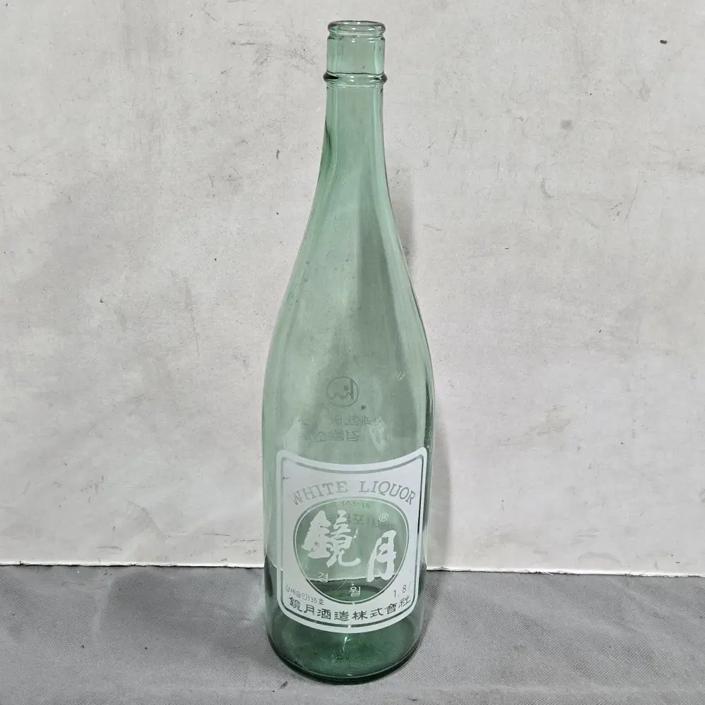 고전병 .옛날 소주병 .수집용.전시용.소품용 . 경월소주 댓병
