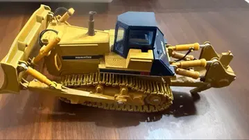 KOMATSU D475A 불도저 스케일 모델