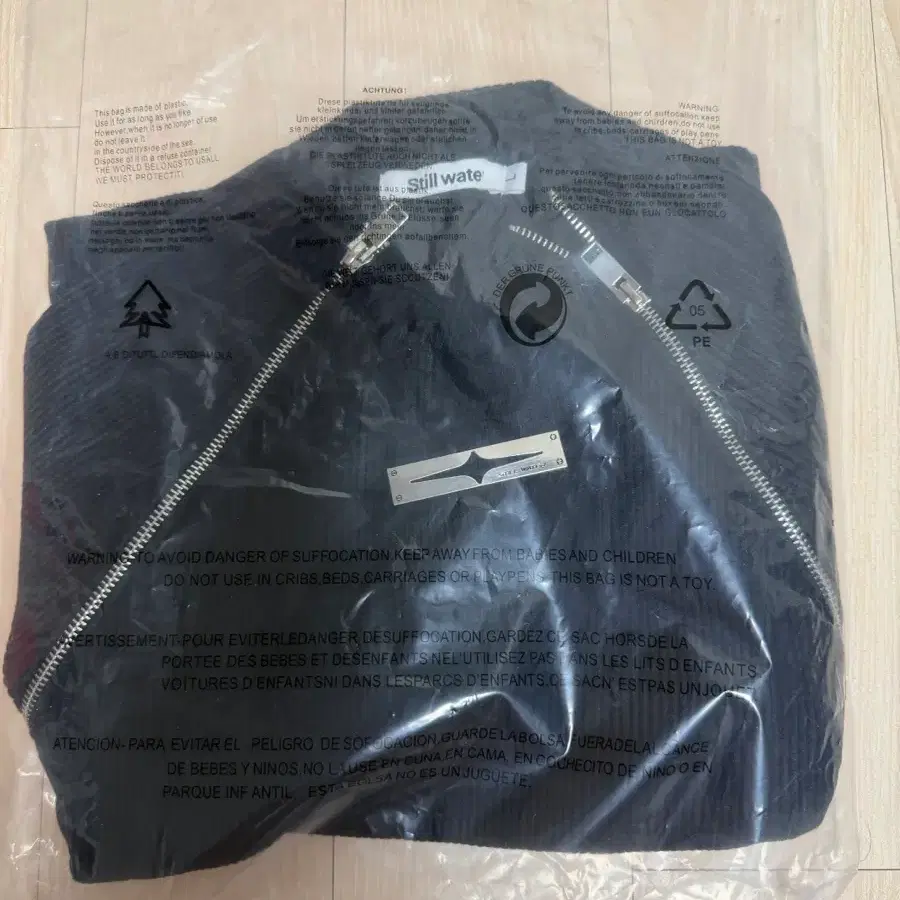 Still water T-shirt (BLACK)