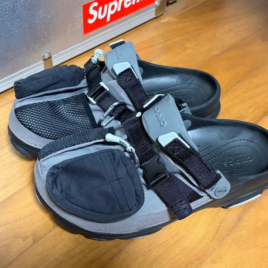 Crocs x Beams Classic 올 터레인 마운틴 파카 클로그 그레이 M12