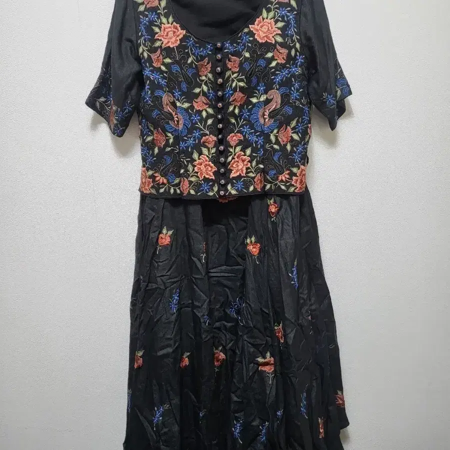 81408 KASHMIR 블랙 자수 꽃무늬 세트