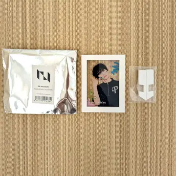 고토 타케루 INI 뮤지엄 프레임 스탠드