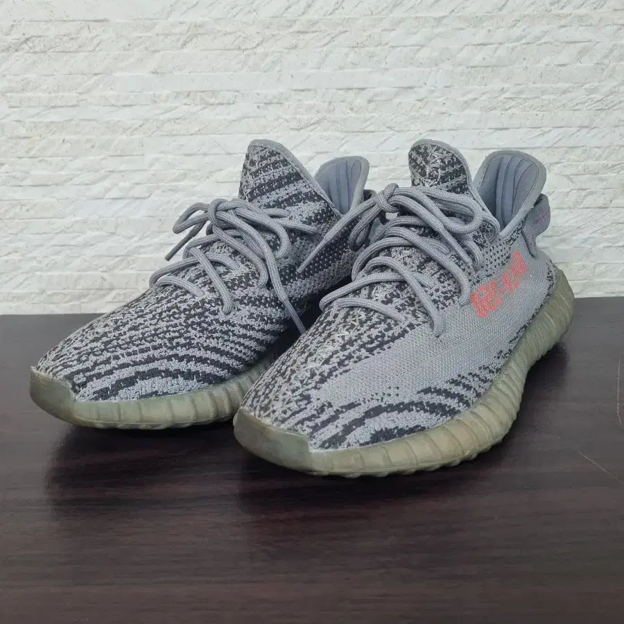 아디다스 이지 부스트 350 V2 벨루가 2.0 270mm