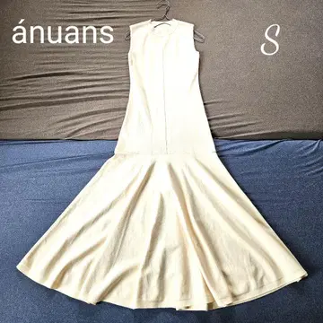 [새상품급] anuans 내로우 실루엣 니트 원피스 24SS 화이트