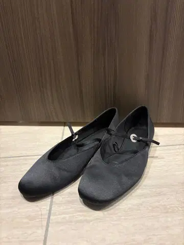 자라 새틴 밸리 슈즈 38