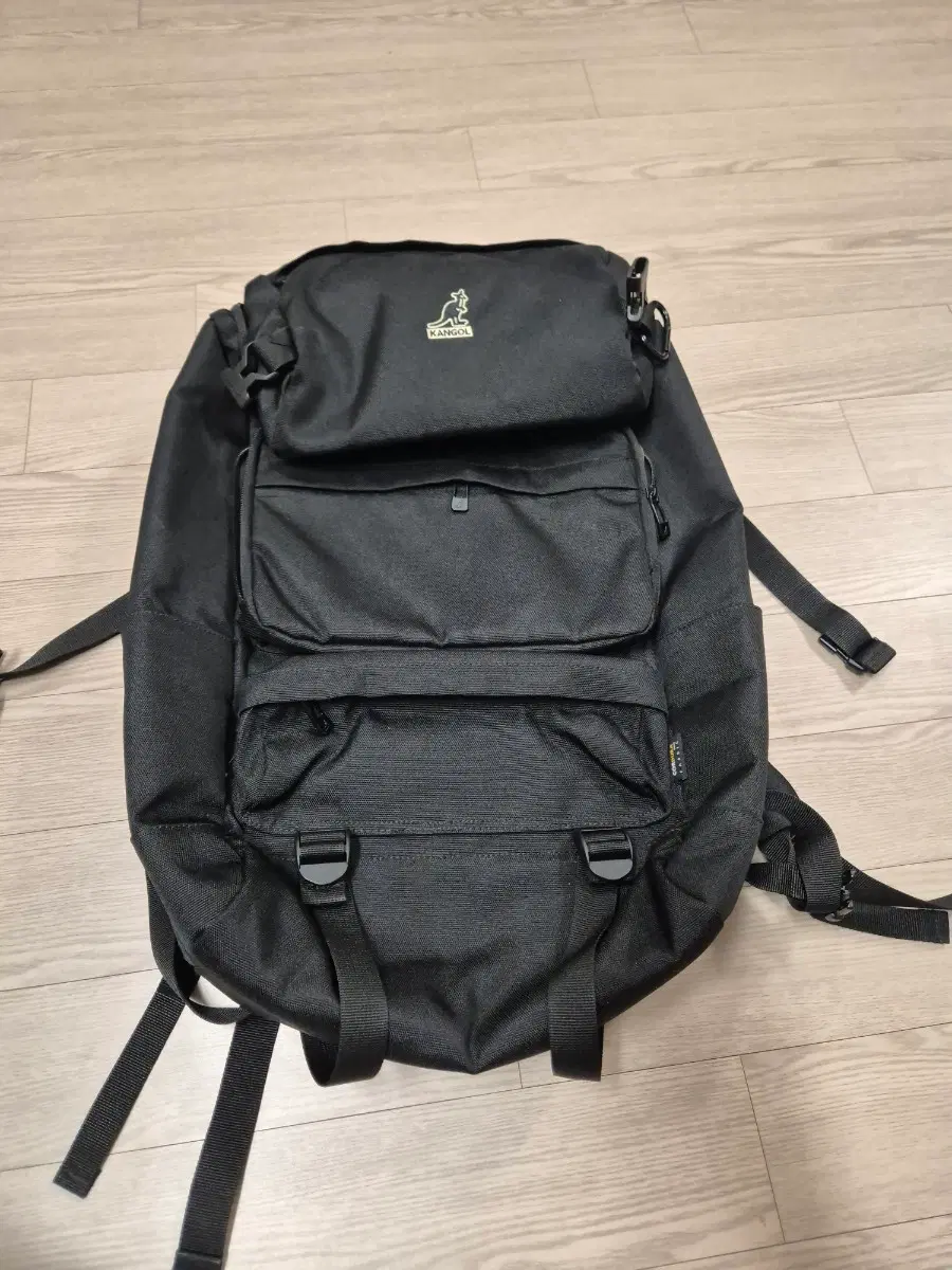 캉골 블랙 백팩 11605 입니다