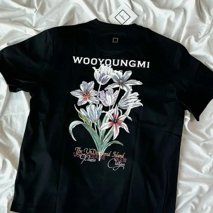 (W) 우영미 컬러 플라워 백로고 티셔츠 블랙 36size