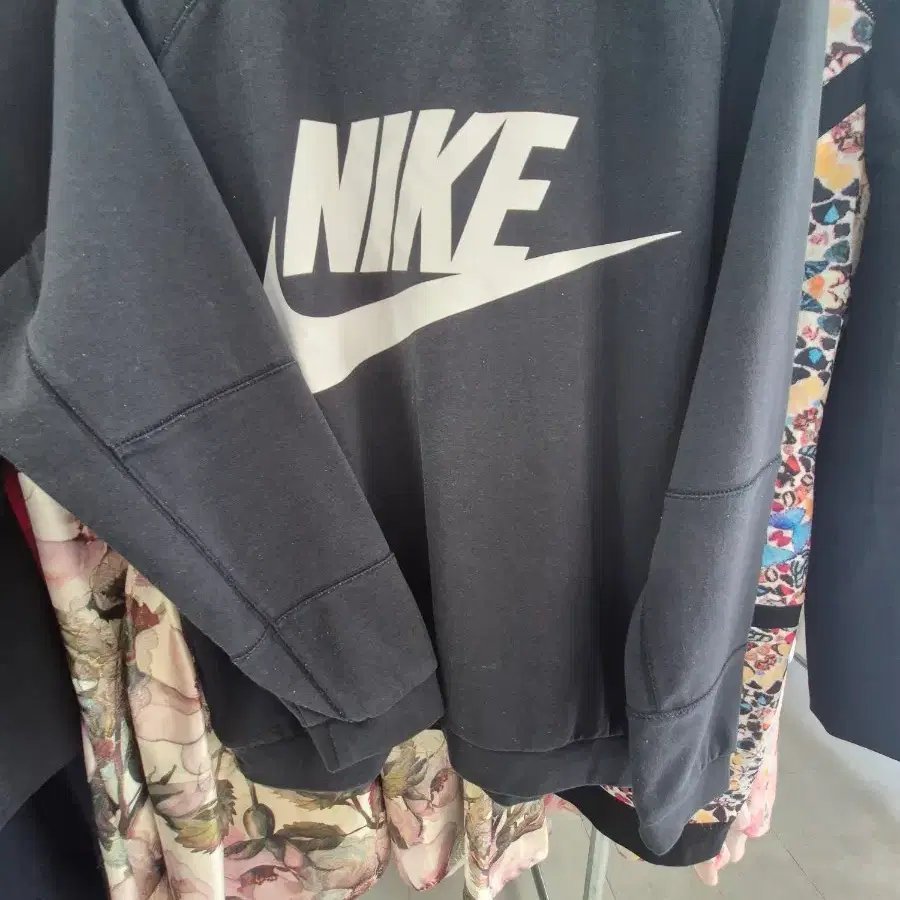 **나이키(Nike) 라글란 빅로고 스웻셔츠(맨투맨)