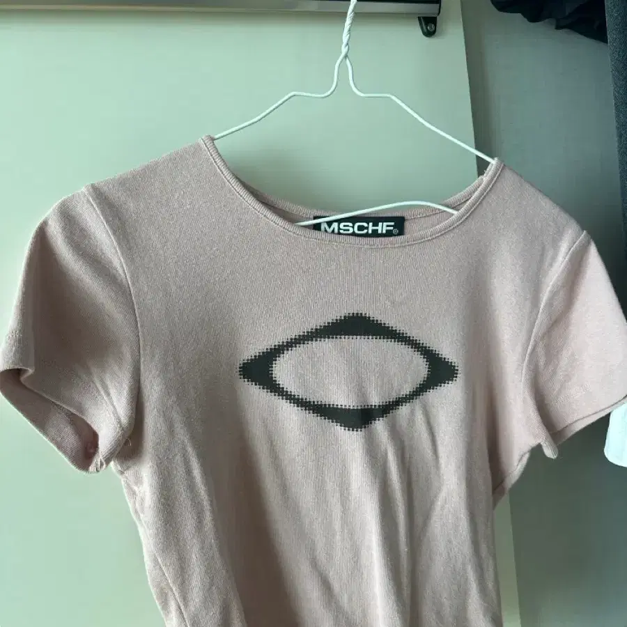 미스치프 롬버스 반팔 연핑크