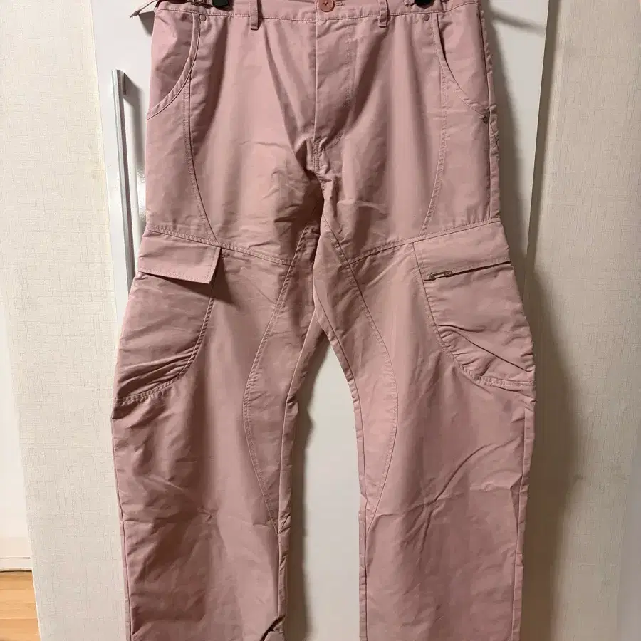 그레일즈 CURVED CARGO TROUSER [PINK]