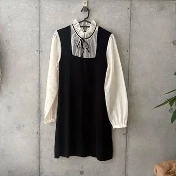 ZARA 프릴넥 긴팔 원피스 블랙 x 화이트