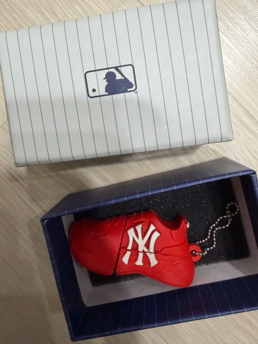 MLB 뉴욕 양키스 야구화 USB 레드 새상품