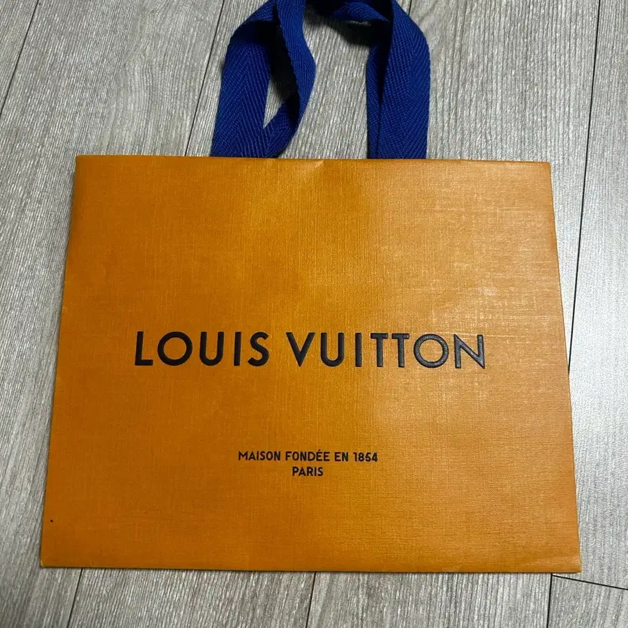 루이비통 Louis Vuitton 쇼핑백 판매합니다.