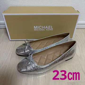 [새상품] 마이클코어스 실버 메탈릭 가죽 플랫슈즈 23cm