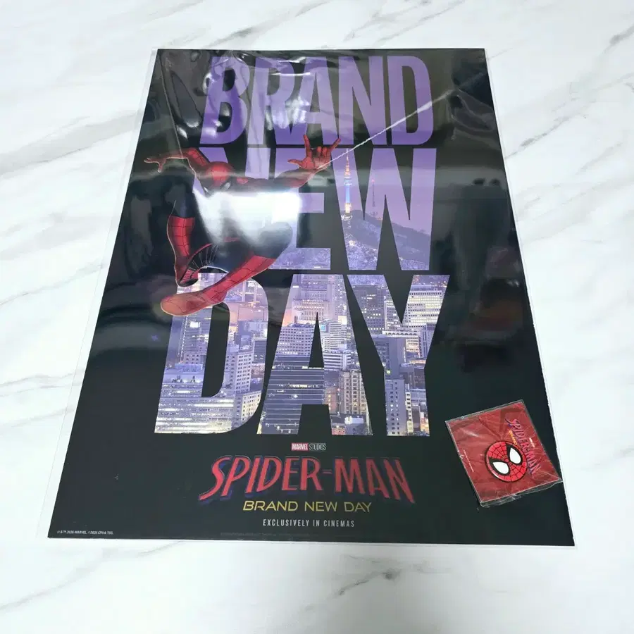 (2종 세트) 스파이더맨 브랜드 뉴 데이 / PET 포스터 + 핀뱃지