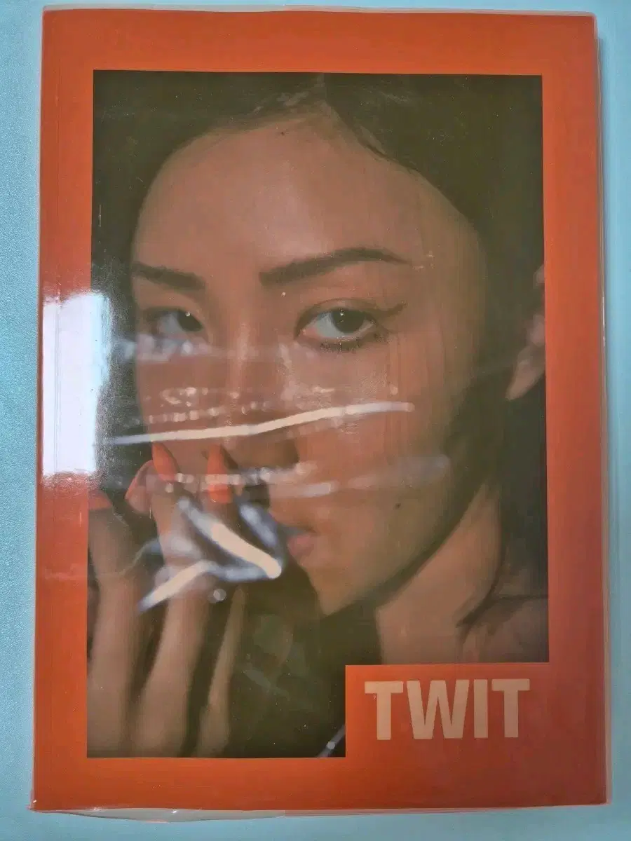 화사 Twit 멍청이 포토북 (twit 팬콘 포토카드와 엽서도 같이 드려요)