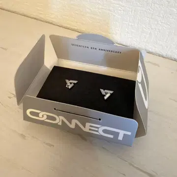 seventeen 8주년 기념 로고 귀걸이