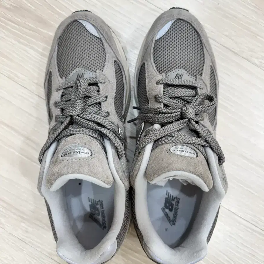 (270) 뉴발란스 2002R 그레이