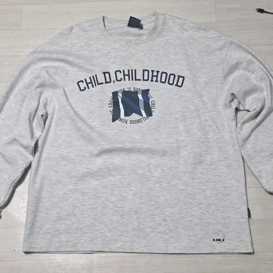 CHILD.CHILDHOOD 맨투맨 그레이