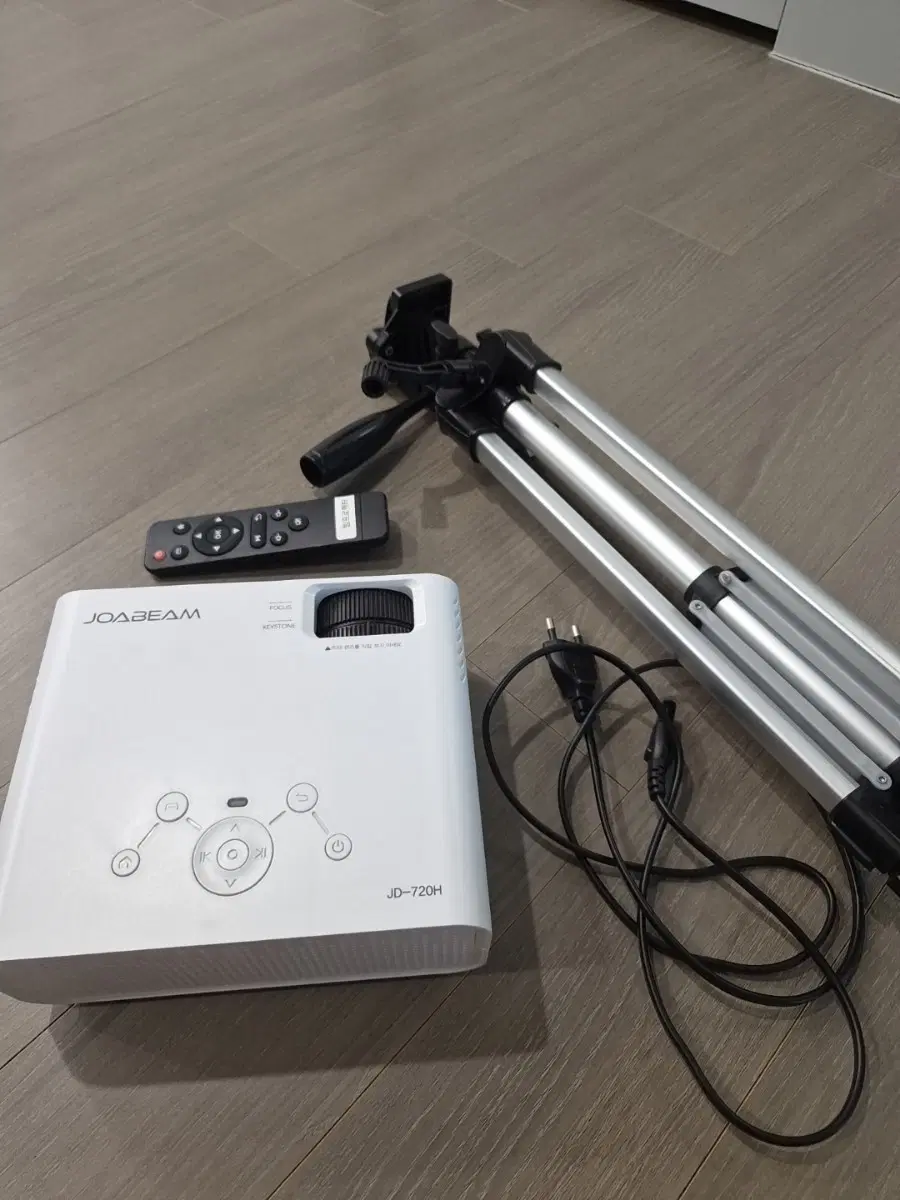 조이빔 JD-720H 빔프로젝터 삼각대 리모컨 포함