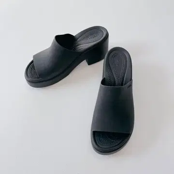 새상품급 인기 Crocs LiteRide 샌들 통굽 블랙 W7 23