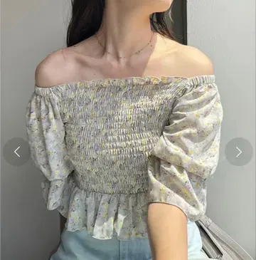 꽃무늬 오프숄더 반팔 상의