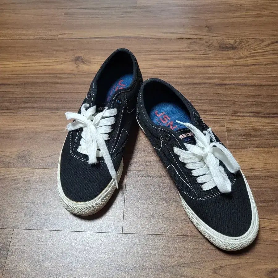 질스튜어트 스니커즈 블랙 250