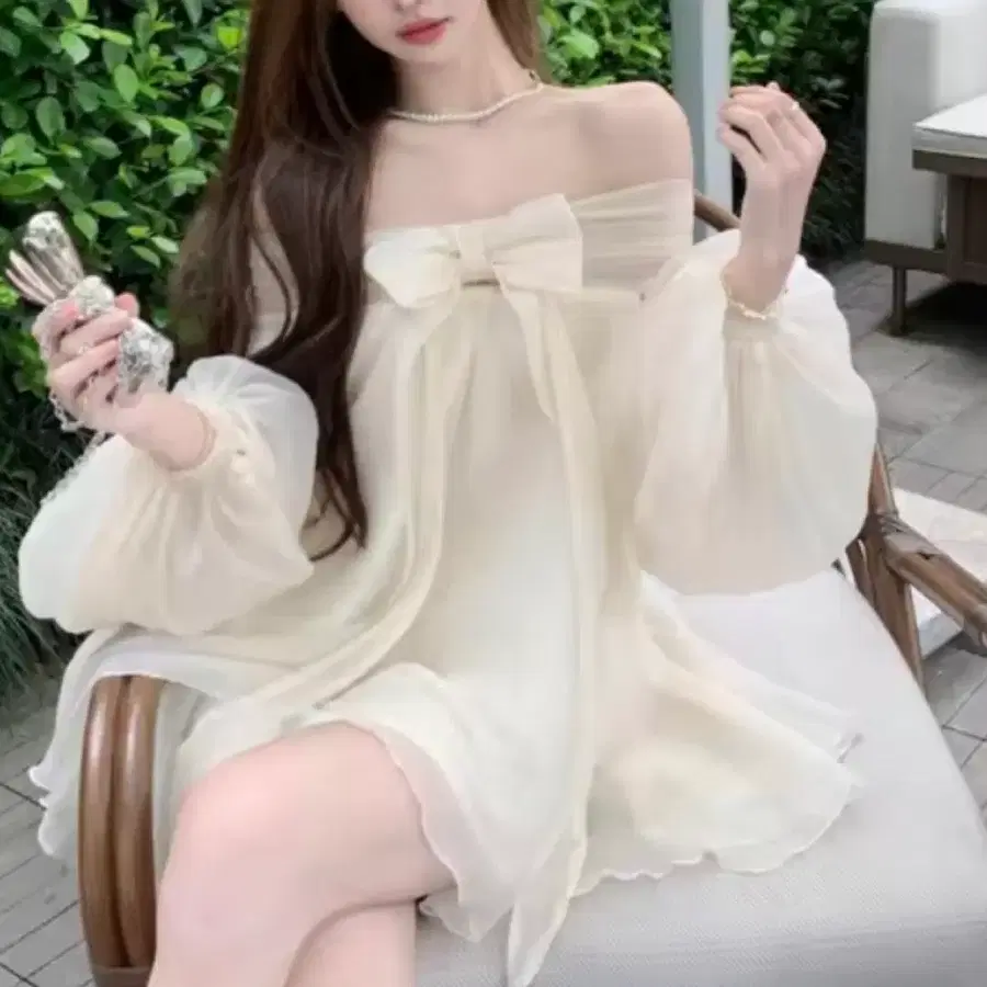 오프숄더 리본 퍼프소매 미니 원피스 아이보리