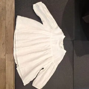 ina 가슴 절개 개더 퍼프 슬리브 풀오버