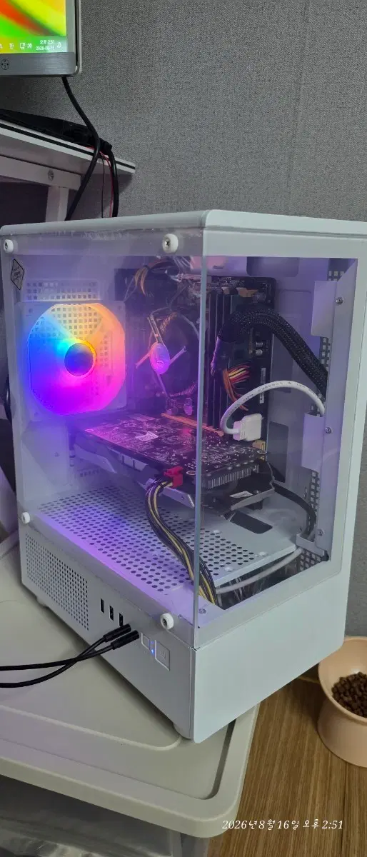 커스텀 PC 본체 RGB 팬 강화유리 화이트
