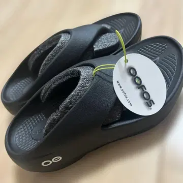 OOFOS Plus 리커버리 샌들
