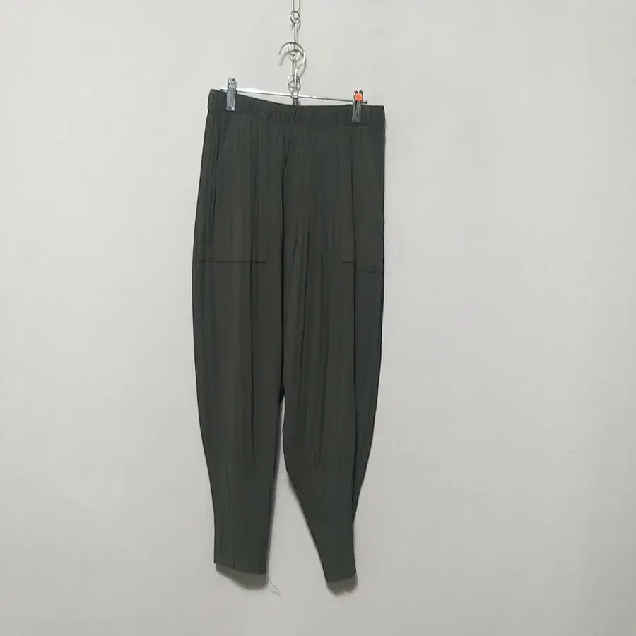 바103 플리츠바지