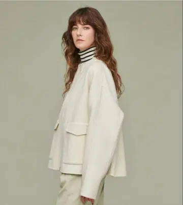 [ uncrave ] 언크레이브 리버 숏코트 노카라 에크루1