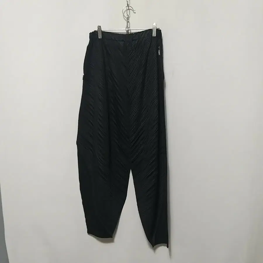 바124 플리츠바지