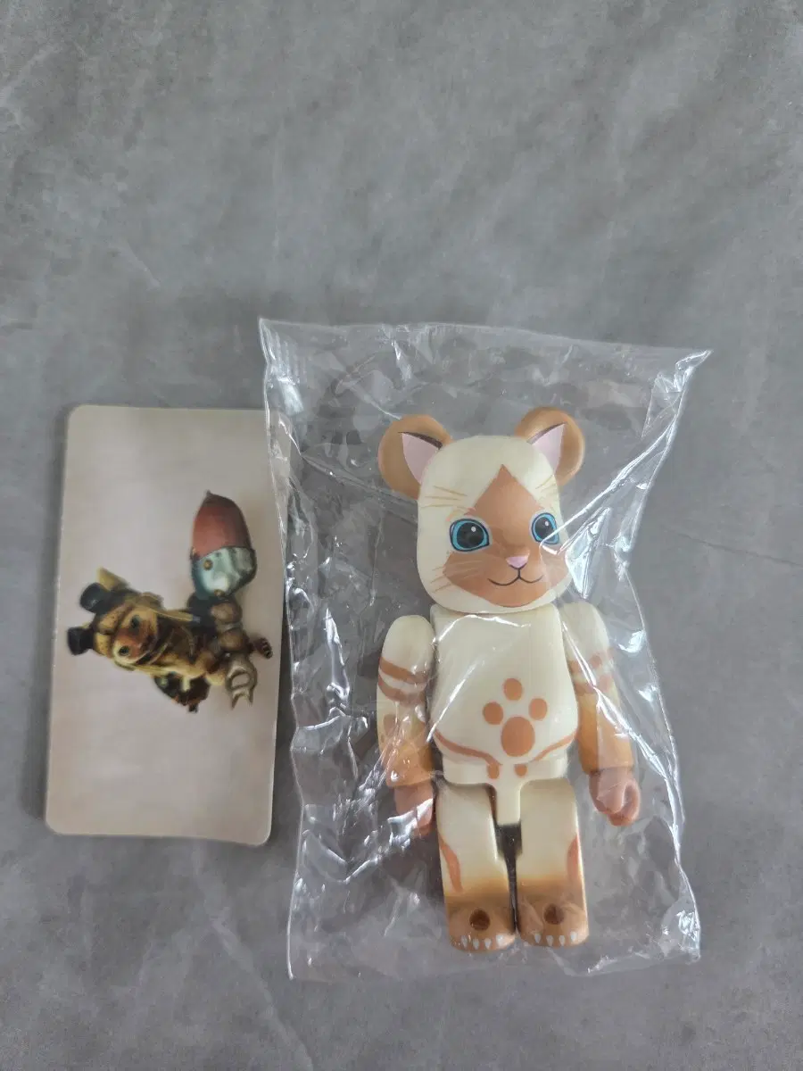 베어브릭 49탄 애니멀 고양이 아이루 미개봉 팝니다