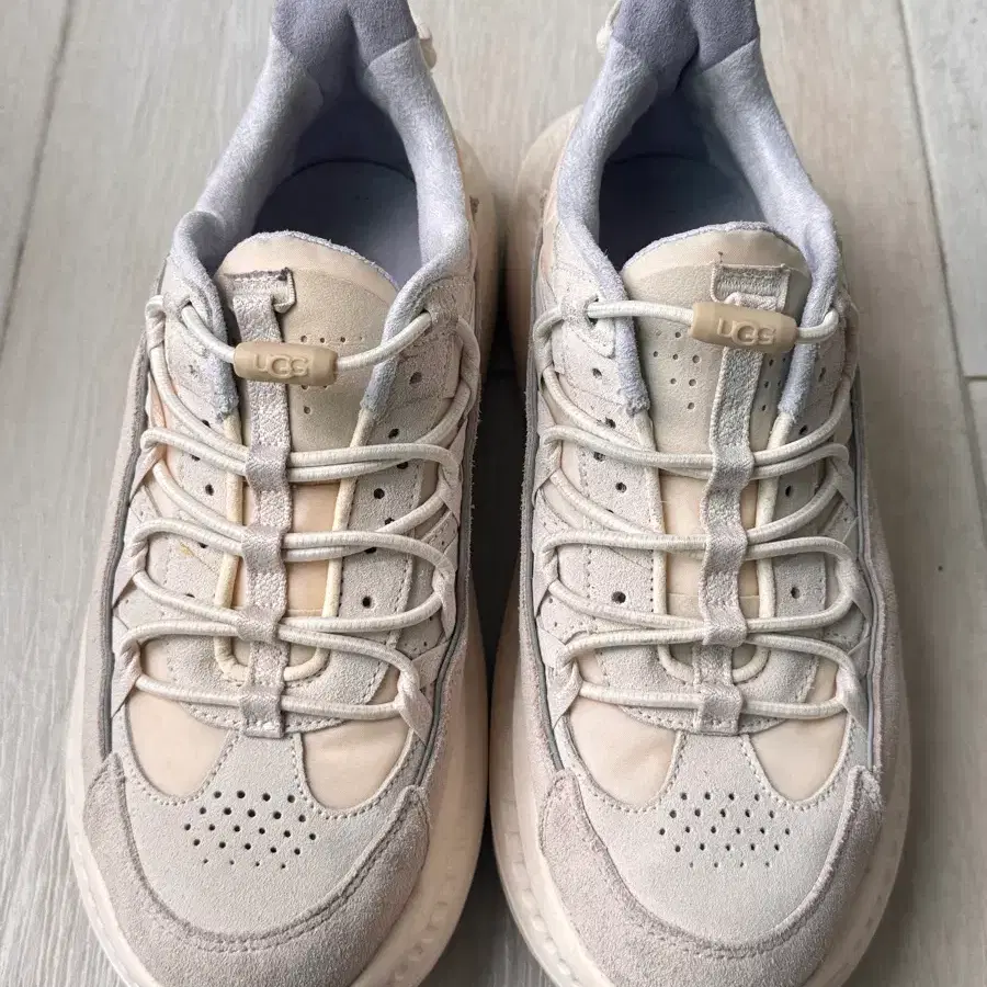 UGG 어그 CA805 V2 리믹스 270mm 베이지