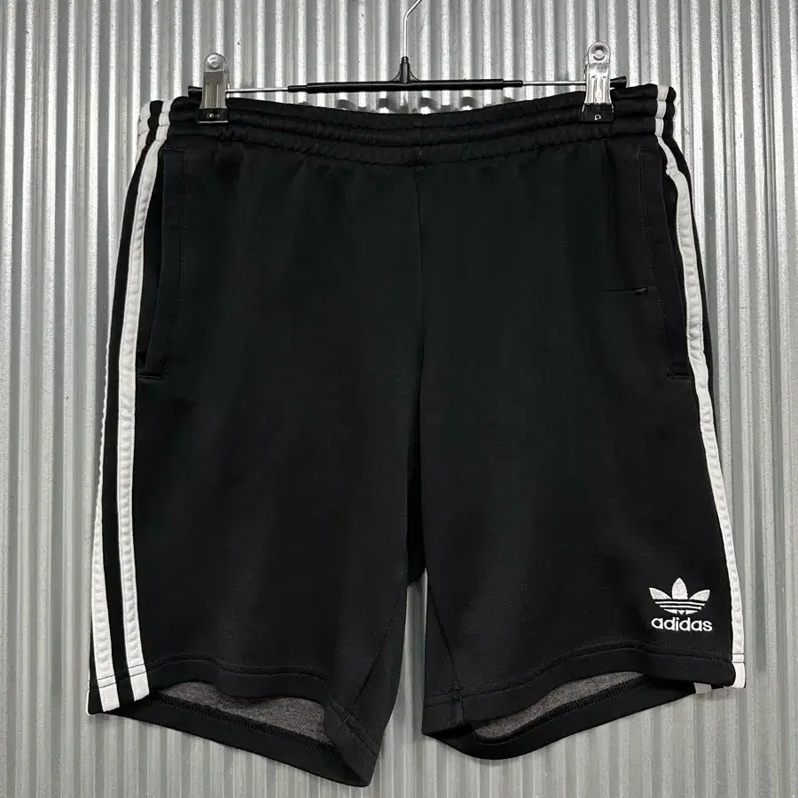[095/L] 아디다스 오리지널스 adidas SST 쇼츠 블랙 삼선 트레포일 하프팬츠
