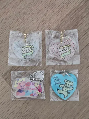 OSAMU GOODS 아크릴 키링 4종 세트