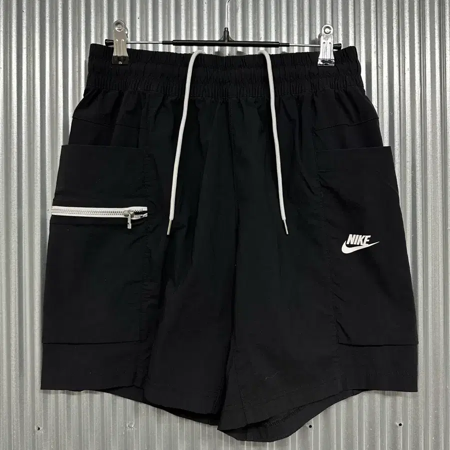 [L] 나이키 NIKE 스포츠웨어 우븐 카고 쇼츠 블랙 나일론 밴딩 하프팬츠