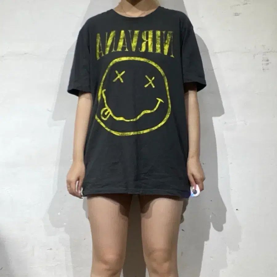 올드네이비 너바나 스마일리 그래픽 밴드 티셔츠 M
