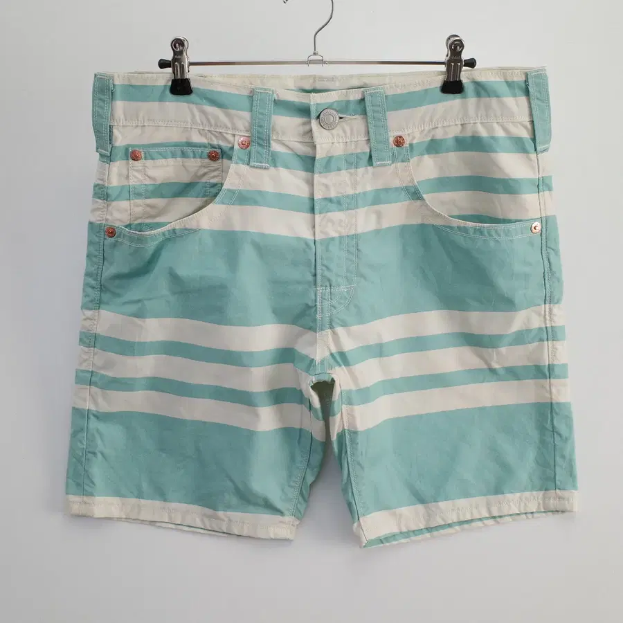 리바이스 스트라이프 팬츠