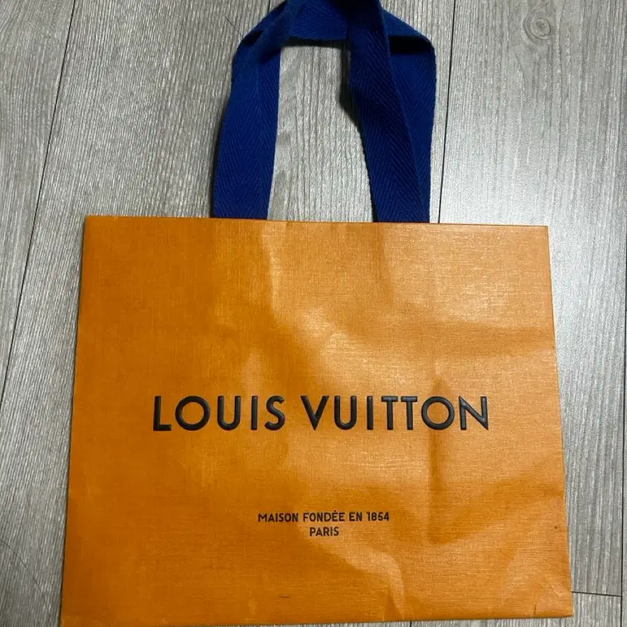 루이비통 Louis Vuitton 쇼핑백 판매합니다.