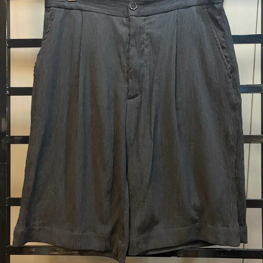 [M] 자라 ZARA 크링클 와이드 버뮤다 쇼츠 블랙 원턱 밴딩 하프팬츠 2.5