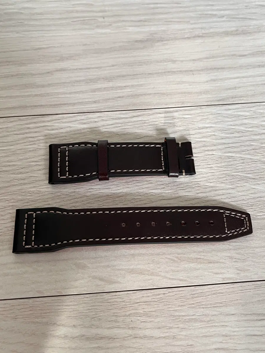 IWC 산토리 브라운 스트랩 21/18mm 판매합니다.